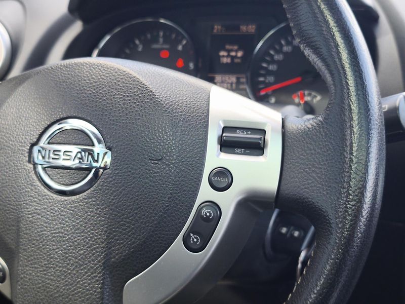 Nissan Qashqai 2010 2.0 dCi 4x2 7 MÍST (+2) - fotka 9 z 33