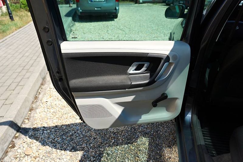Škoda Roomster (2007) SCOUT 1,6 16V 77 kW - fotka 18 z 36