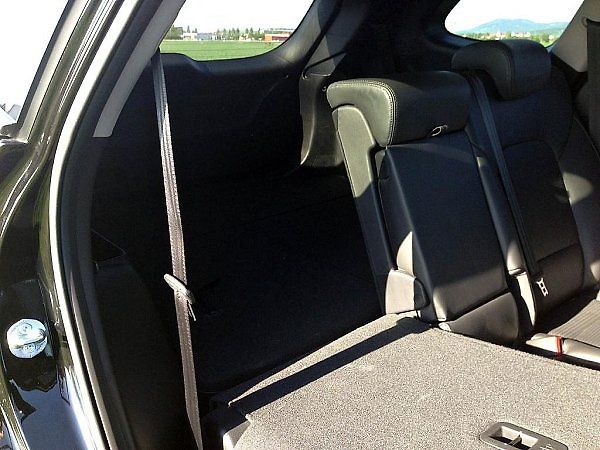 Hyundai Grand Santa Fe.