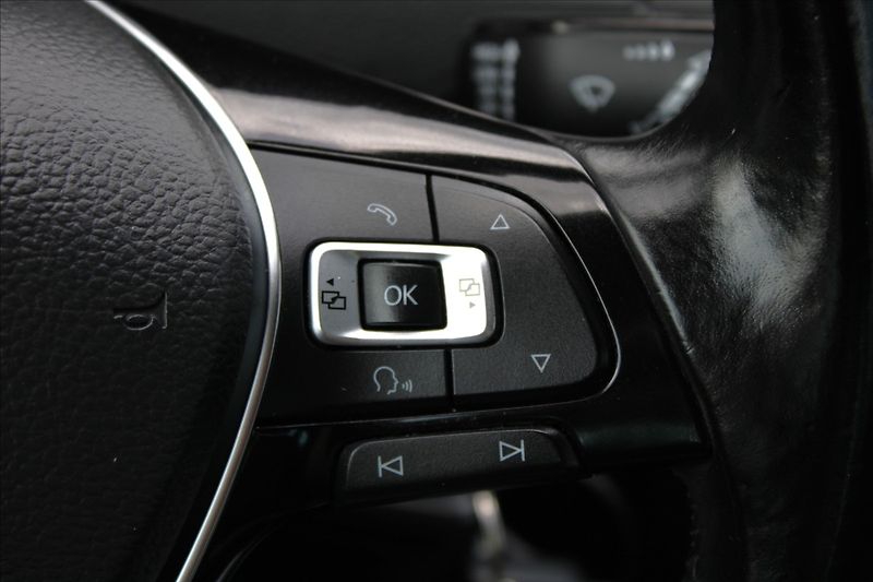 Volkswagen Golf 1,4 TSI  VÝHŘEVY,TAŽNÉ,BIXENON - fotka 18 z 28