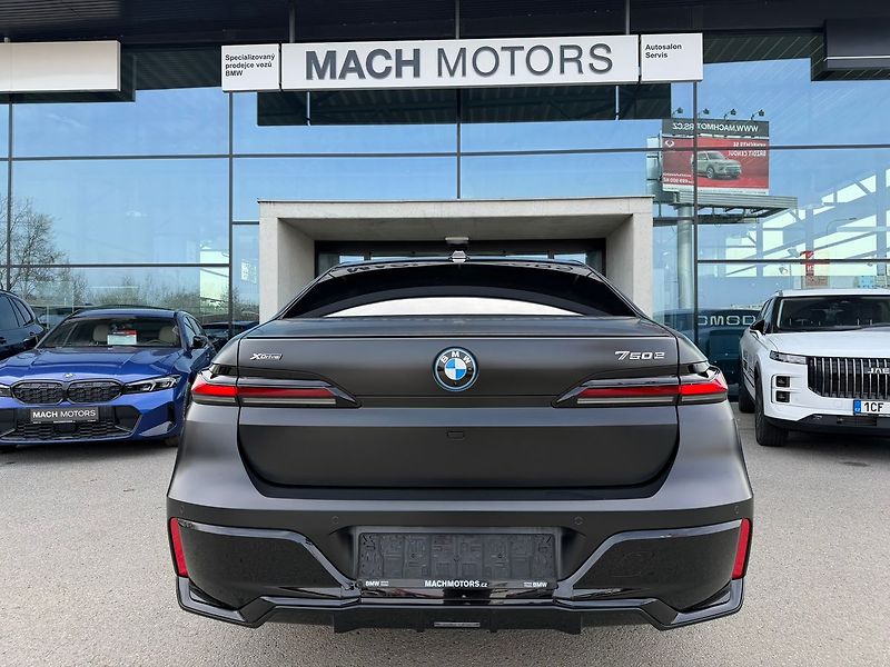 BMW Řada 7 750e xDrive 07/2025 TV - fotka 12 z 31