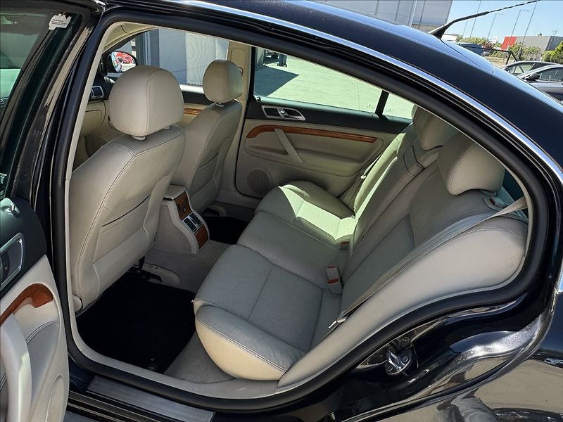 Škoda Superb 1,9 TDI 85 KW ELEGANCE CZ - fotka 19 z 22