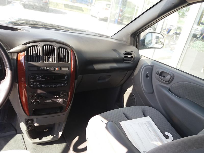 Chrysler Grand Voyager 2.8 CRD,110kW,AUTOMAT,7.MÍST!! - fotka 14 z 23