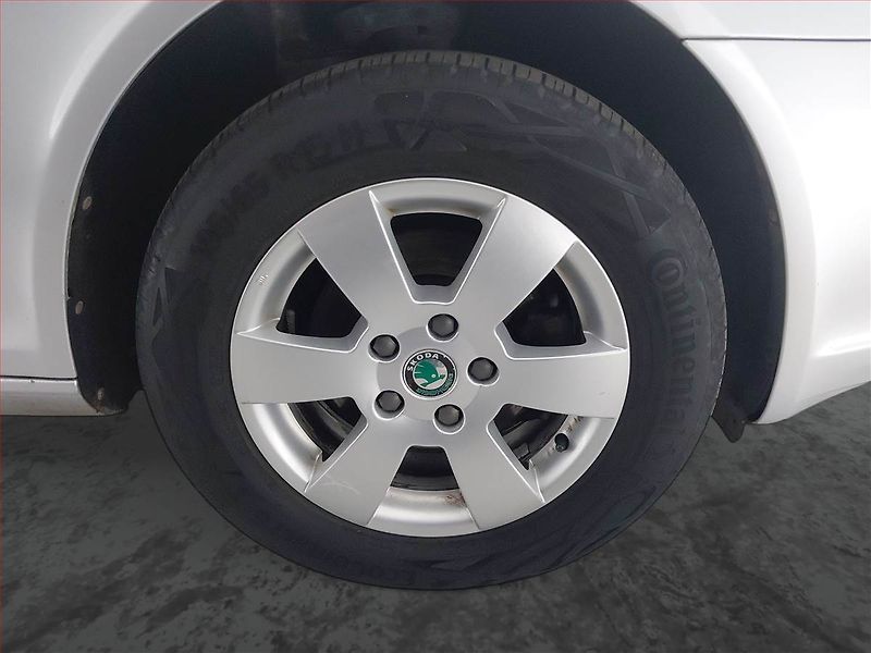 Škoda Octavia (2011) 1.6 TDI, po STK, za super cenu - fotka 15 z 17