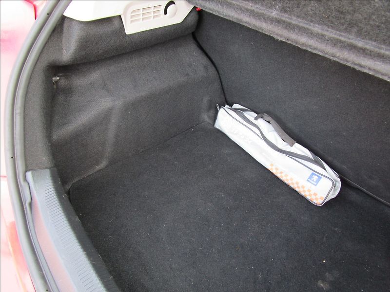 Peugeot 207 1.4i 54kW - fotka 29 z 35