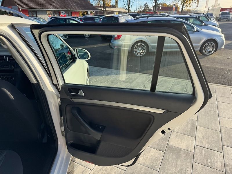 Volkswagen Golf (2013) Comfortline 1.2 TSI 77kW - fotka 22 z 40
