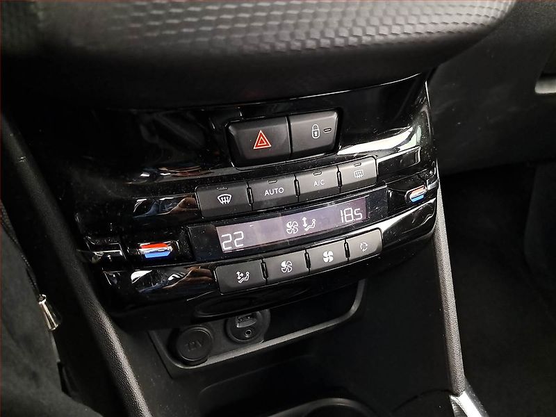 Peugeot 2008 (2014) 1.6 e-HDi, Automat, Tempomat - fotka 14 z 17