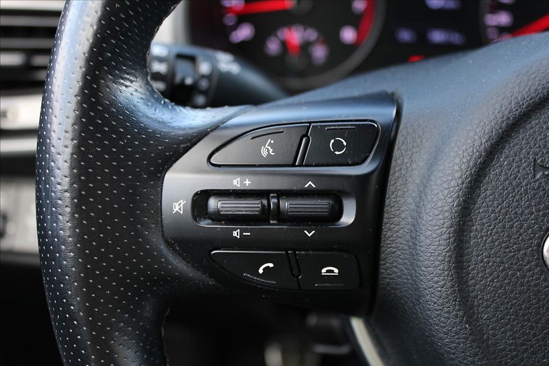 Kia Stonic 1,4 i  NOVÉ V ČR,PREMIUM,34TKM - fotka 19 z 33