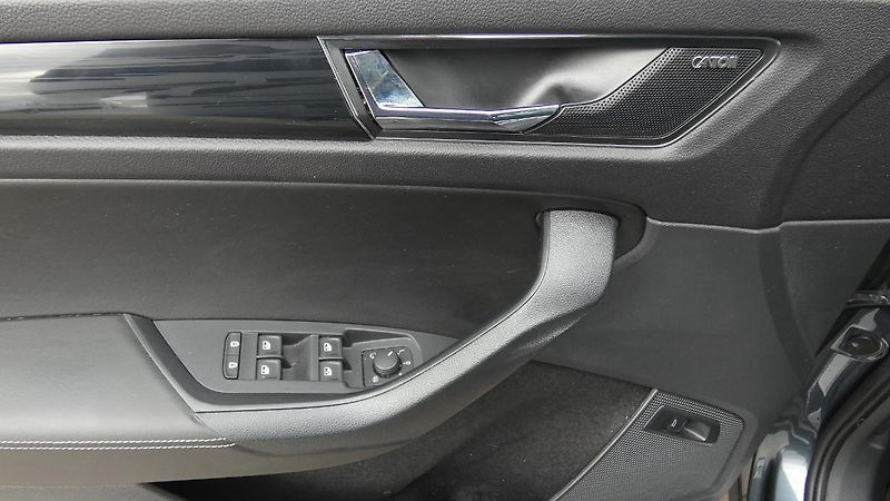 Škoda Kodiaq 2,0 TSI DSG 4x4 STYLE - fotka 9 z 26