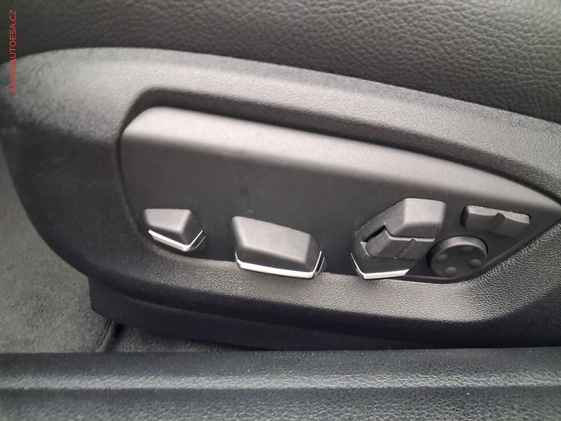 BMW Řada 5 (2015) 3.0 D M550d xDrive, AT, kůže - fotka 18 z 22