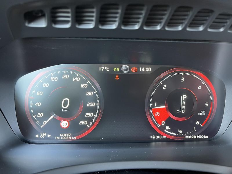 Volvo XC90 D5 AWD VENT // REZERVACE - fotka 30 z 58