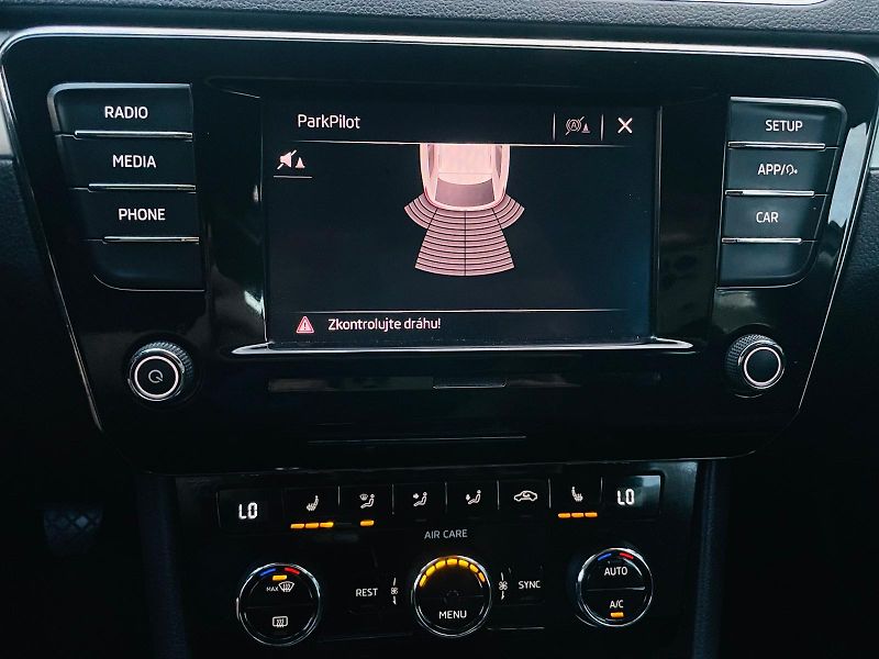 Škoda Superb 1.4TSI 4x4 MANUÁL VÝHŘEV TAŽNÉ - fotka 34 z 45