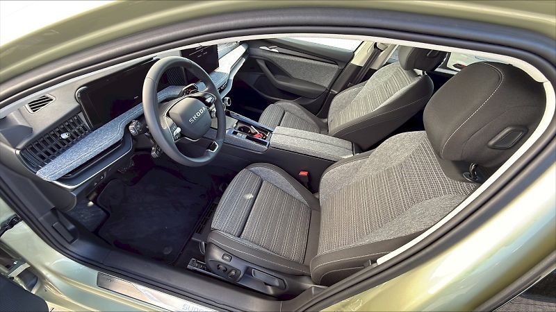 Škoda Superb (2025) COMBI SELEC TS 110/1.5 A7F - fotka 18 z 24