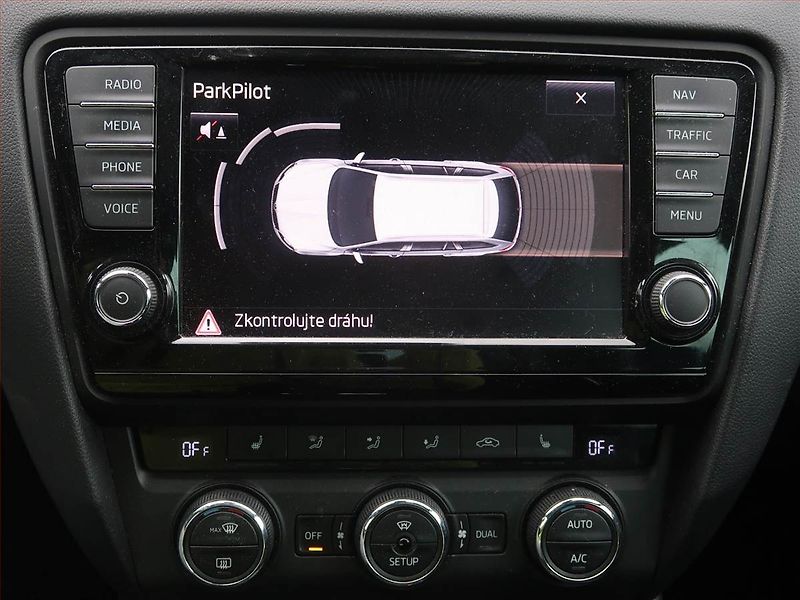 Škoda Octavia (2014) RS 2.0 TDI, Automat, Navi - fotka 14 z 16