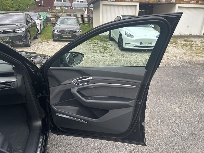 Audi e-tron 55 QUATTRO 300kw S LINE SOH96% - fotka 36 z 47