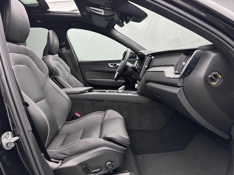 Volvo XC60 B5 AWD BLACK EDITION AUT  - fotka 24 z 49