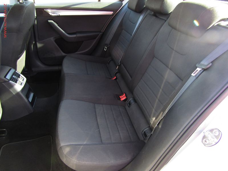 Škoda Octavia (2015) 1.6TDi, ČR, Style, DSG, +pneu - fotka 10 z 18