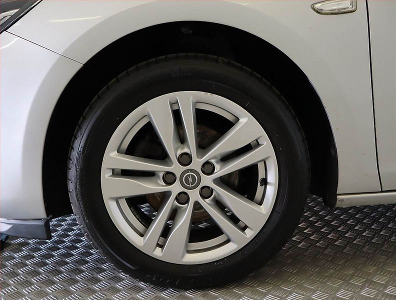 Opel Astra (2017) 1.6 CDTI, Serv.kniha, Tempomat - fotka 15 z 20