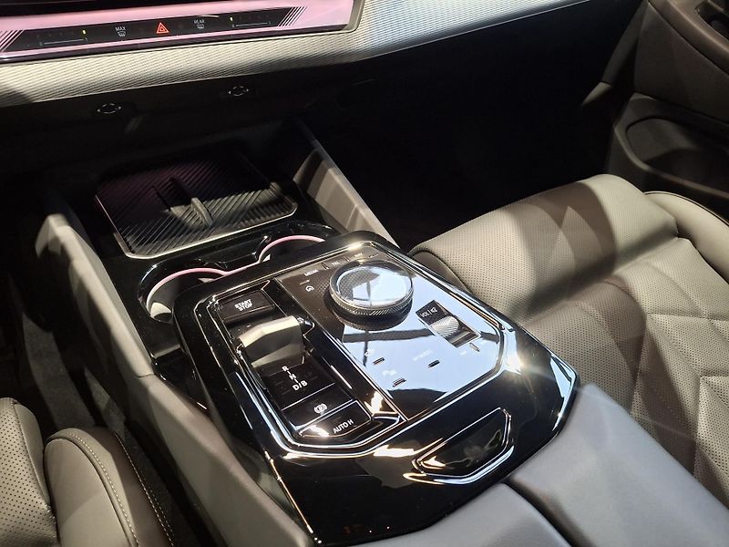 BMW i5 xDrive40 M-Sport PRO - fotka 15 z 36