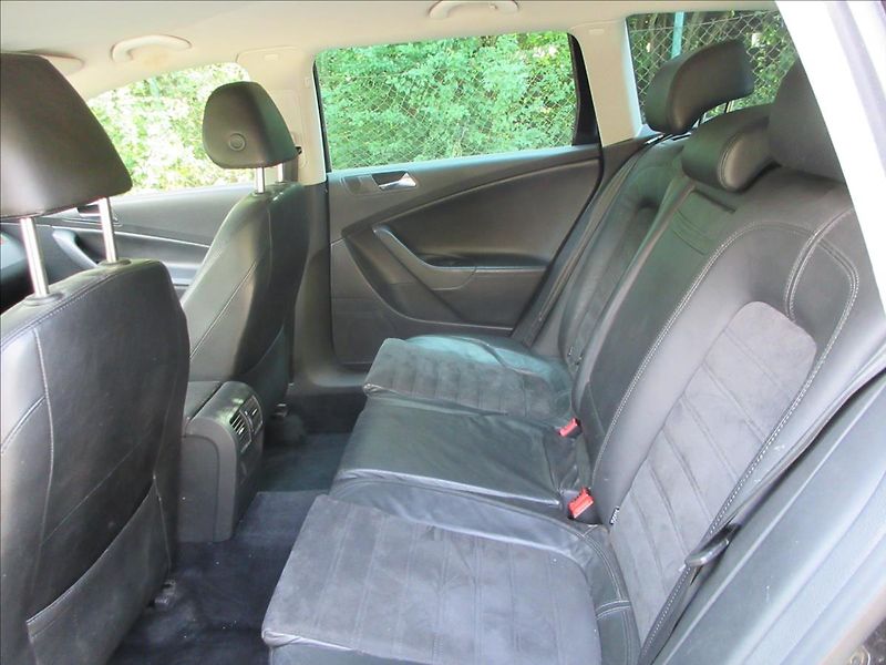 Volkswagen Passat 2,0 FSi 110Kw, 4x4, Kůže, xeno - fotka 15 z 24