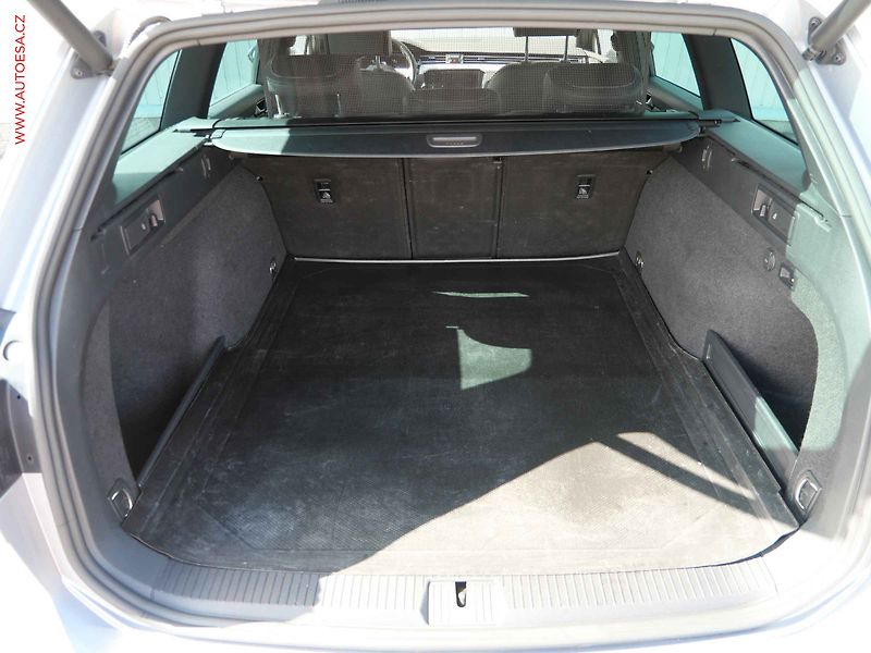 Volkswagen Passat (2021) 2.0 TDi, R-Line, DSG, TZ, - fotka 7 z 27