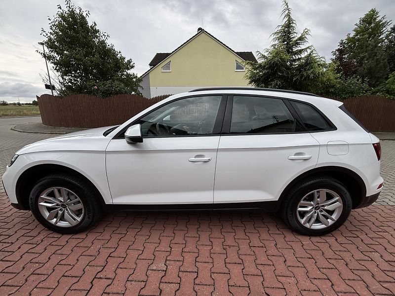 Audi Q5 (2023) 2.0 55TFSI e 220kW 4x4 - fotka 11 z 25