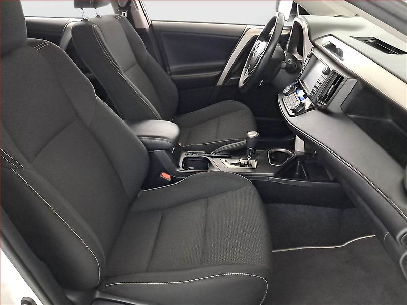 Toyota RAV4 (2018) 2.5 Hybrid - fotka 9 z 18