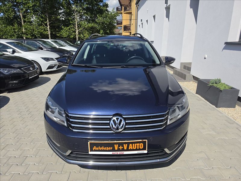 Volkswagen Passat 1,4 TSi 90KW Comfortline NAVI - fotka 2 z 45