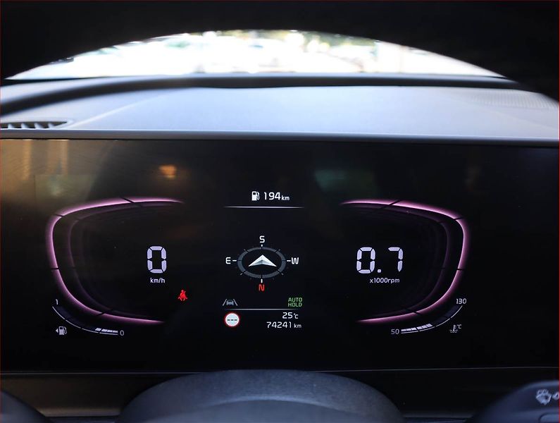 Kia Sportage (2022) 1.6 T-GDI MHEV - fotka 11 z 23