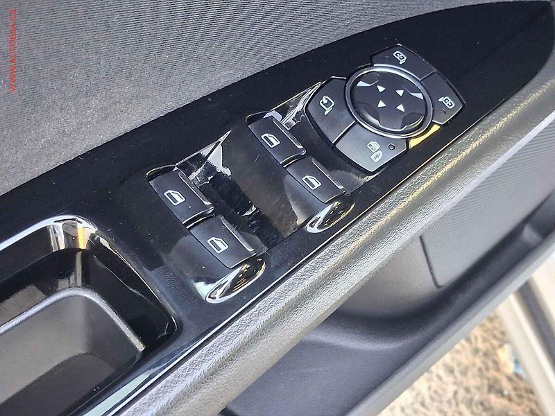 Ford Mondeo (2018) 2.0TDCi, AT, navi, LED - fotka 11 z 20
