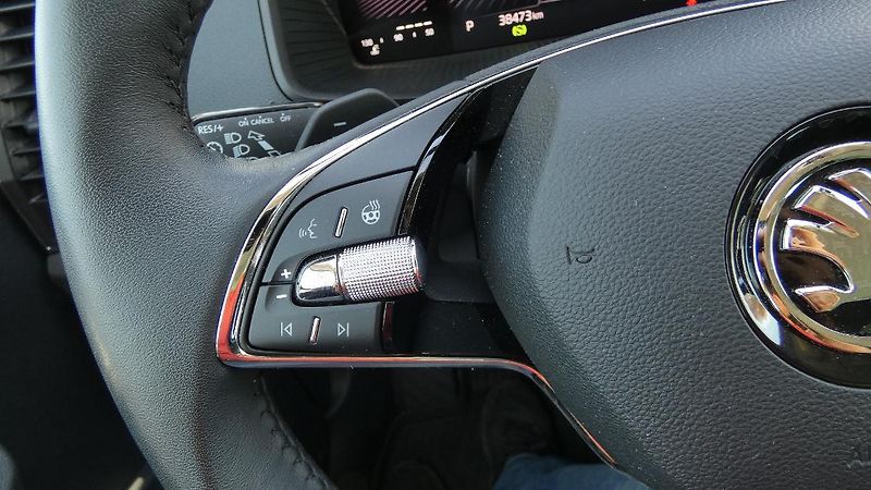 Škoda Karoq 1,5 TSI DSG Ambition - fotka 11 z 23