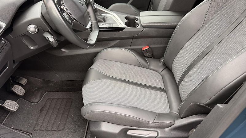 Peugeot 5008 (2021) ALLURE 1.2i,ČR,ZÁRUKA,7 MÍST - fotka 11 z 18