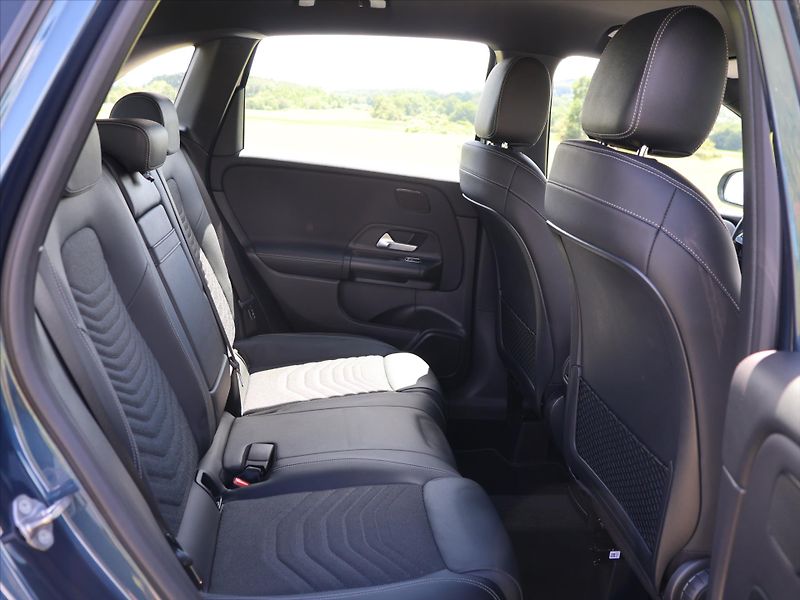 Mercedes-Benz Třídy B 2,0 200d 110kW Aut. LED CZ - fotka 14 z 38