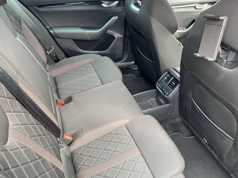 Škoda Octavia (2025) 2.0 TSI DSG RS - fotka 12 z 39