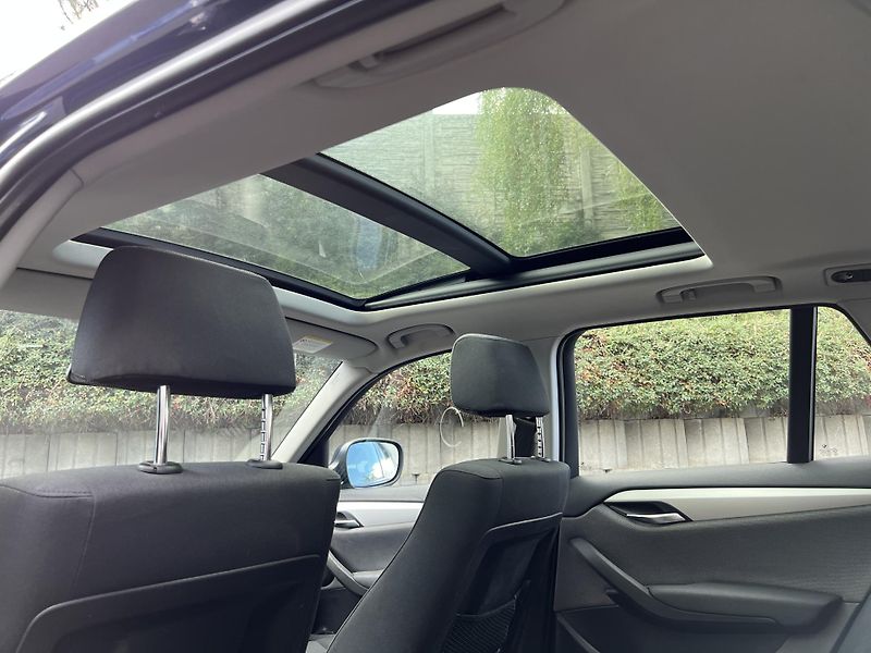 BMW X1 xDrive20d 130kW PANORAMA 1.MAJ - fotka 11 z 13