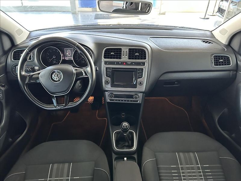 Volkswagen Polo 1,2   TSI,LOUNGE,2.MAJ,SERVISK - fotka 8 z 25