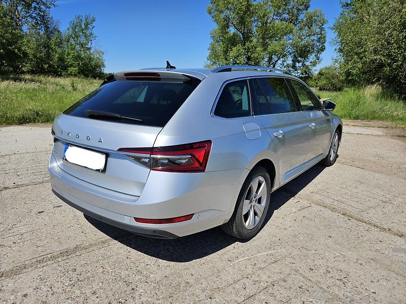 Škoda Superb (2022) combi 2,0 TDI 147 kW DSG Style - fotka 2 z 12