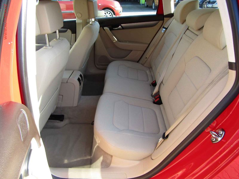 Volkswagen Passat (2011) 1.4 TSi, AC, p.čidla - fotka 10 z 19