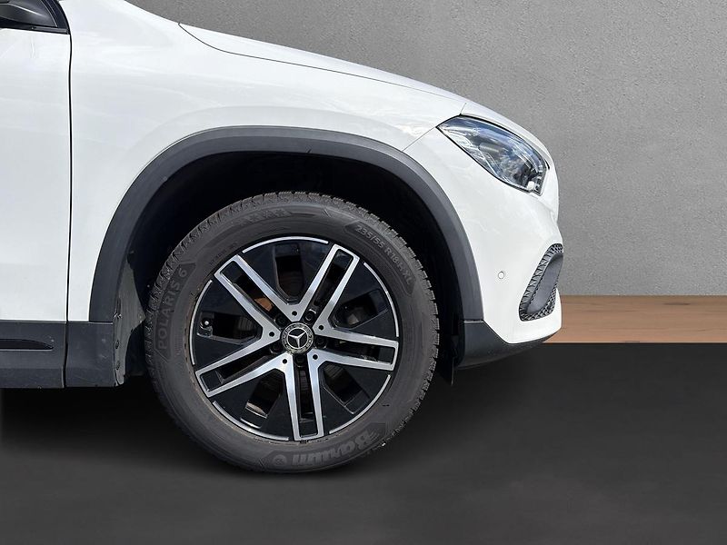 Mercedes-Benz GLA 200 d 4MATIC - fotka 15 z 17