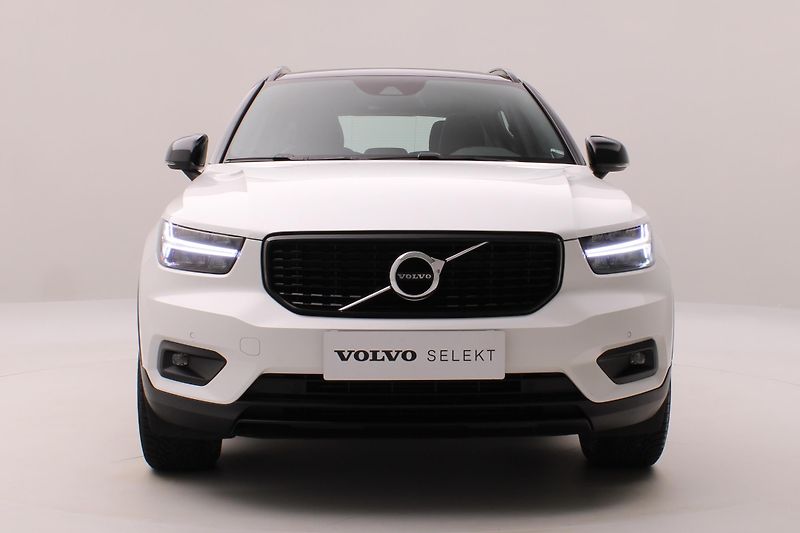Volvo XC40 D4 AWD R-DESIGN AUT  - fotka 15 z 40