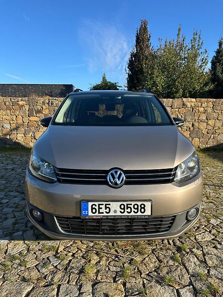 Volkswagen Touran (2012) - fotka 3 z 27