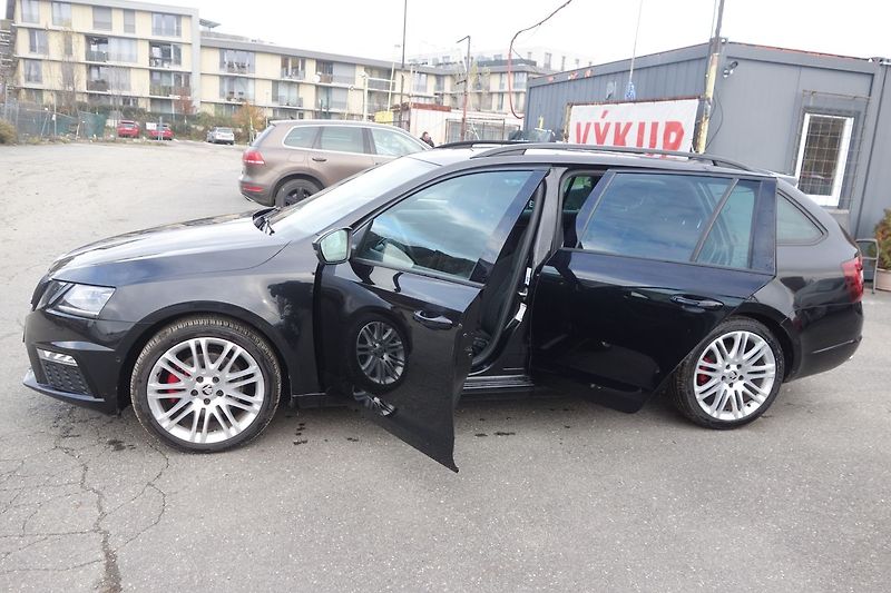 Škoda Octavia 2,0TDi 135kW RS DSG!! PANO!! - fotka 14 z 34