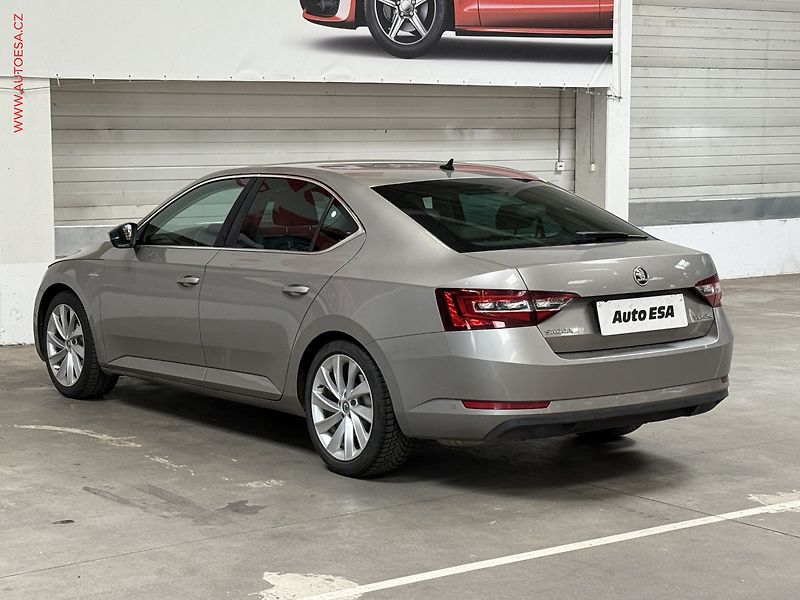 Škoda Superb (2016) 2.0TDi, ČR, L&K, DSG, bixen - fotka 6 z 23
