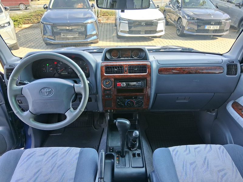 Toyota Land Cruiser 3.0 TD GX 4x4 92 kW  - fotka 2 z 24