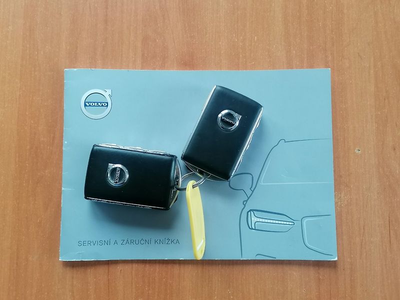 Volvo XC40 (2019) 2.0 T4 AWD INSCRIPTION ČR - fotka 36 z 39