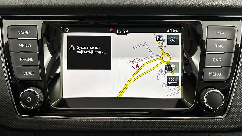 Škoda Fabia 1.0 TSI Ambition Combi - fotka 24 z 24