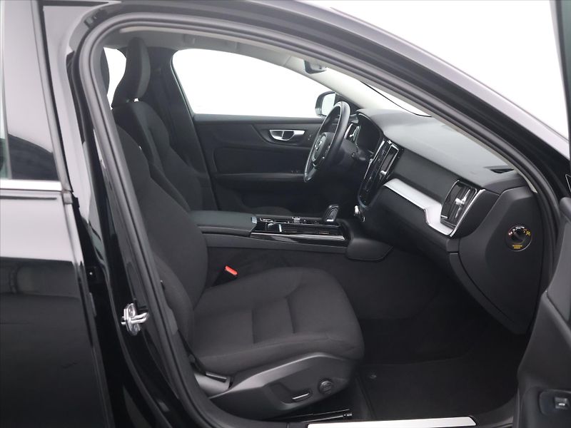 Volvo V60 2,0 T6 186kW 4x4 MomentumPro - fotka 11 z 28