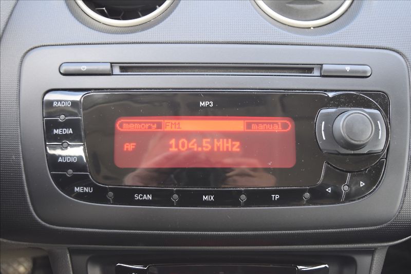 Seat Ibiza 1,4 16V 63KW NÍZKÝ NÁJEZD ALU - fotka 28 z 35