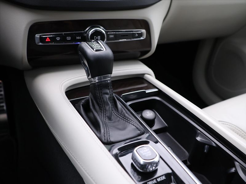 Volvo XC90 2,0 D5 177kW AWD CZ Inscriptio - fotka 25 z 36