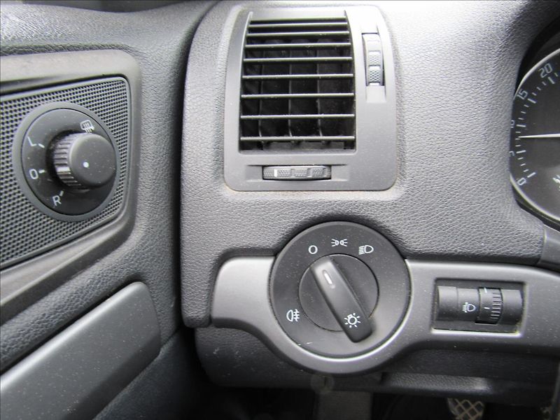 Škoda Octavia 1,6 TDi 77kW Combi - fotka 20 z 25